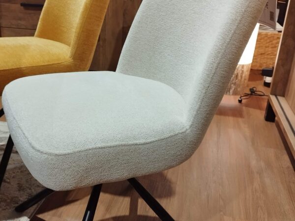 chaise Sttosca au design moderne avec assise rembourrée
