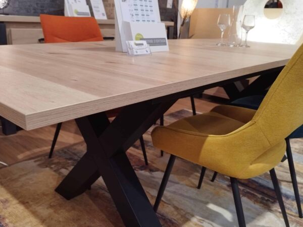 table à manger extensible avec options de personnalisation pour le plateau et les pieds