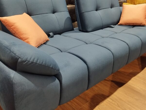 canapé TIKO au design contemporain avec assise profonde et lignes épurées