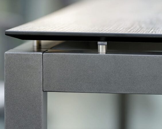 plateaux de table STERN en stratifié HPL avec surface résistante et finition élégante pour usage extérieur