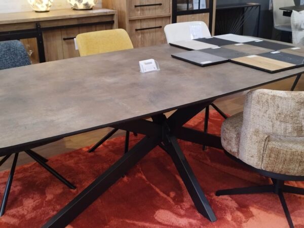 table avec plateau en HPL modulable selon les besoins en longueur ou en configuration