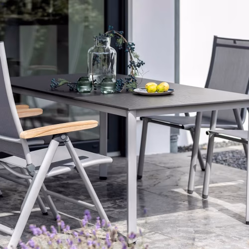 mobilier de jardin KETTLER Edge Kettalux avec plateau robuste et structure au design contemporain